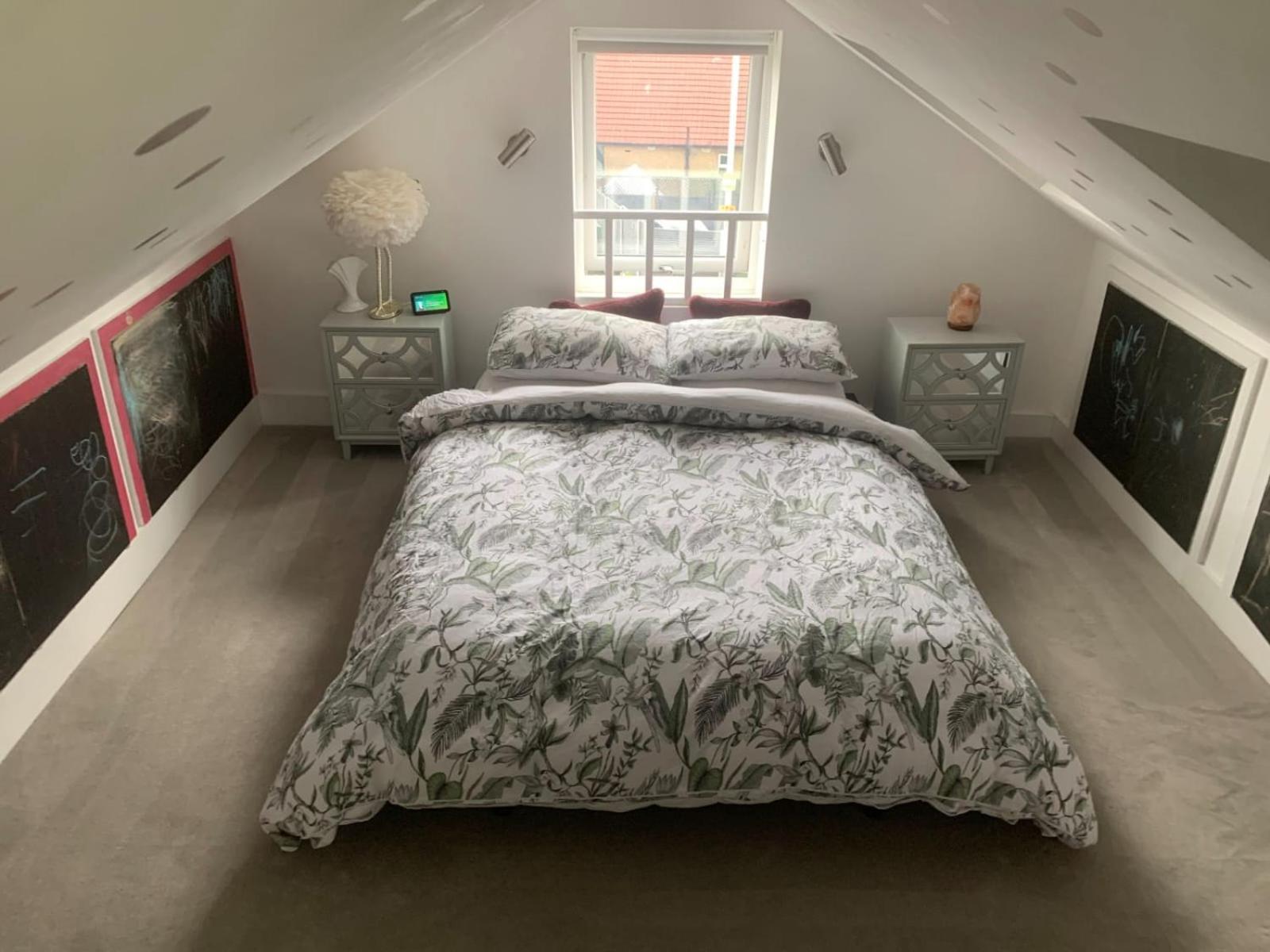 Large 4 Bed Lux House Uxbridge