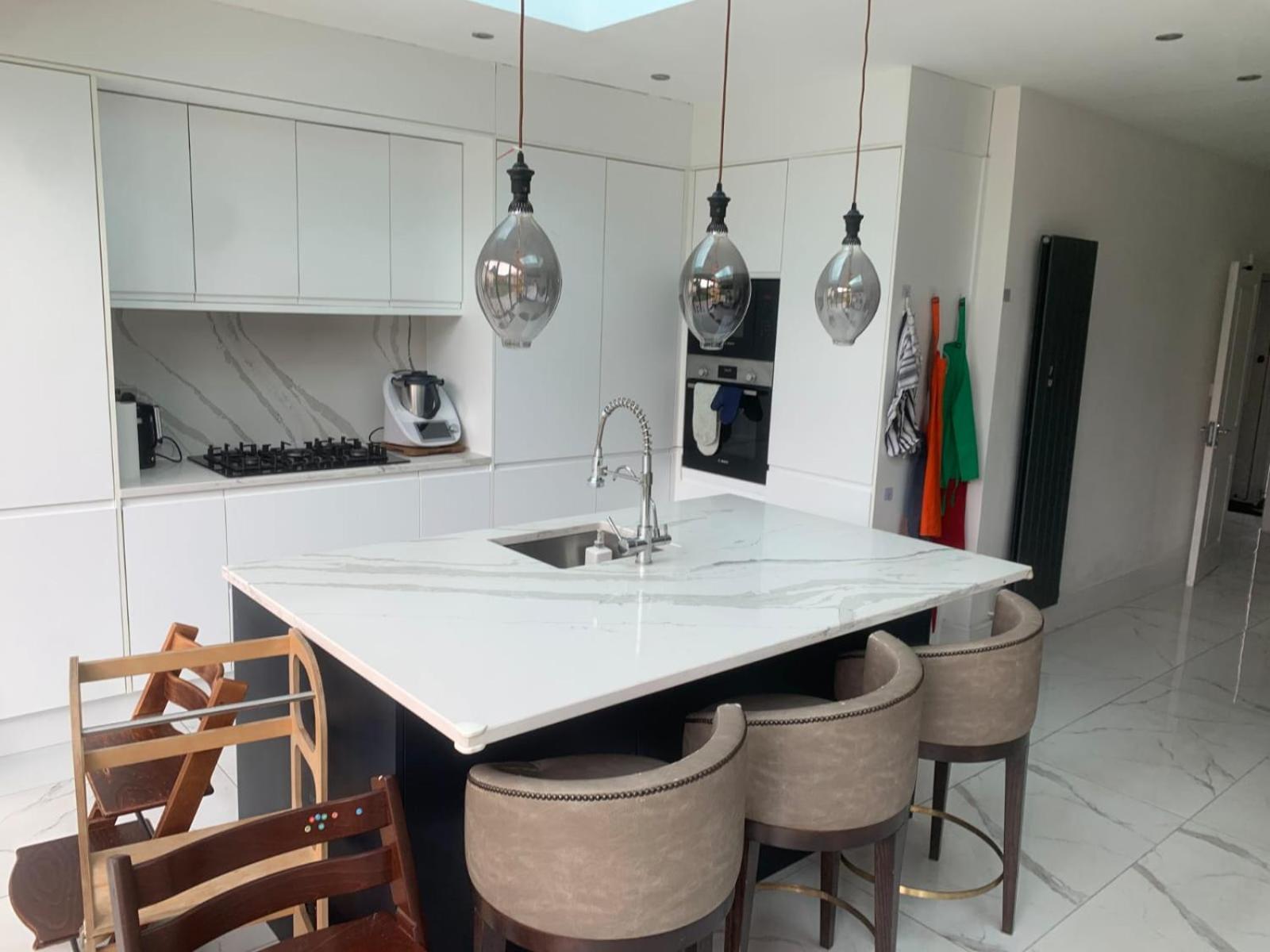 Large 4 Bed Lux House * Uxbridge