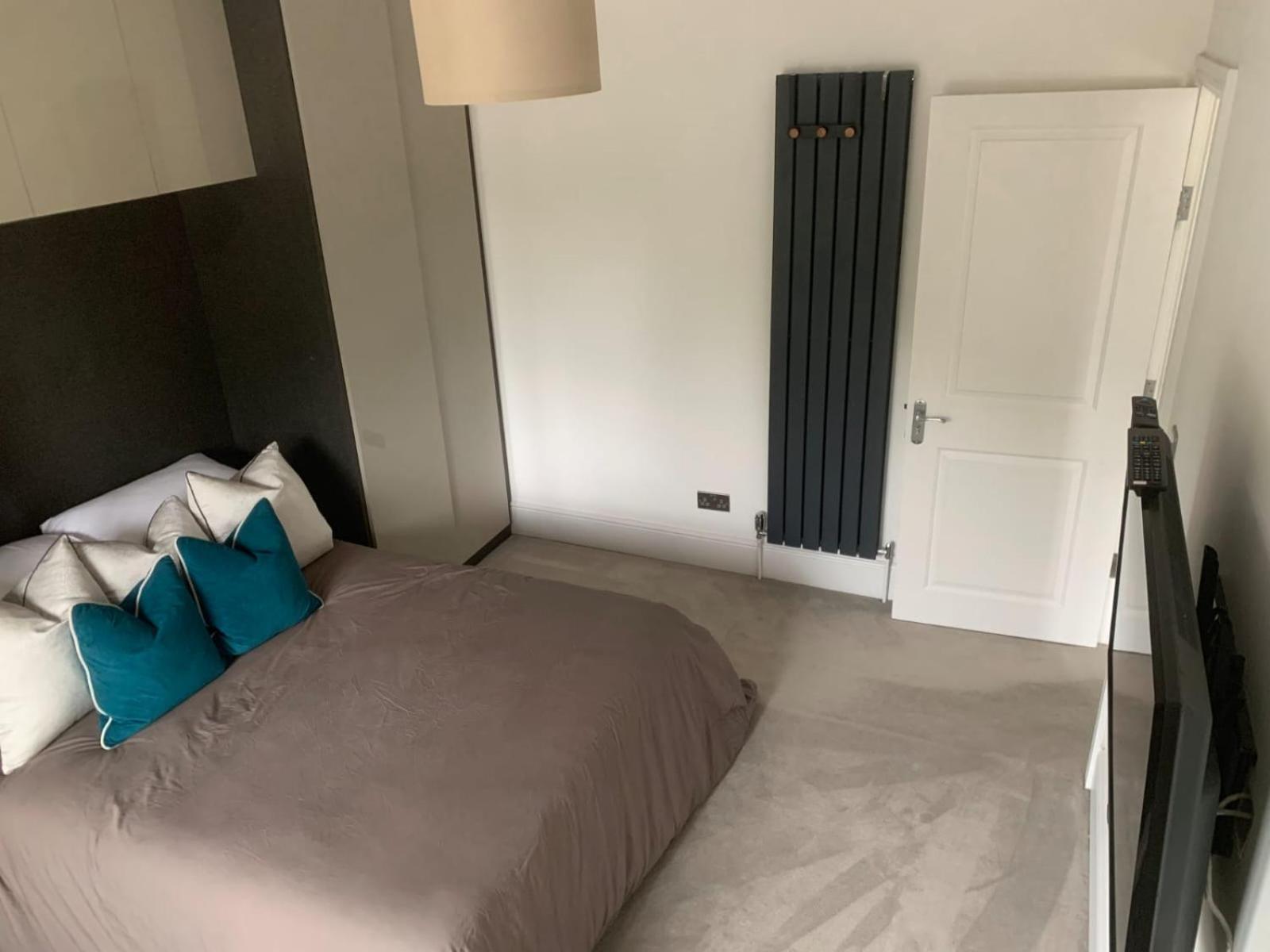 Large 4 Bed Lux House * Uxbridge