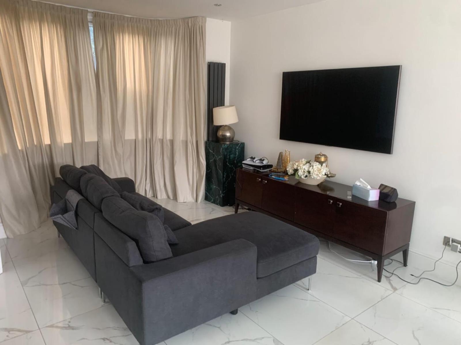 Large 4 Bed Lux House Holiday home