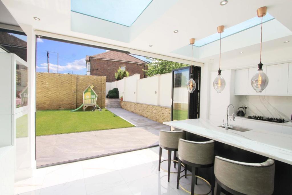 Large 4 Bed Lux House